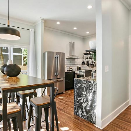 Sun Lit Modern Home With Good Vibes And Lots Of Coffee - Designedbydom Atlanta Exterior photo